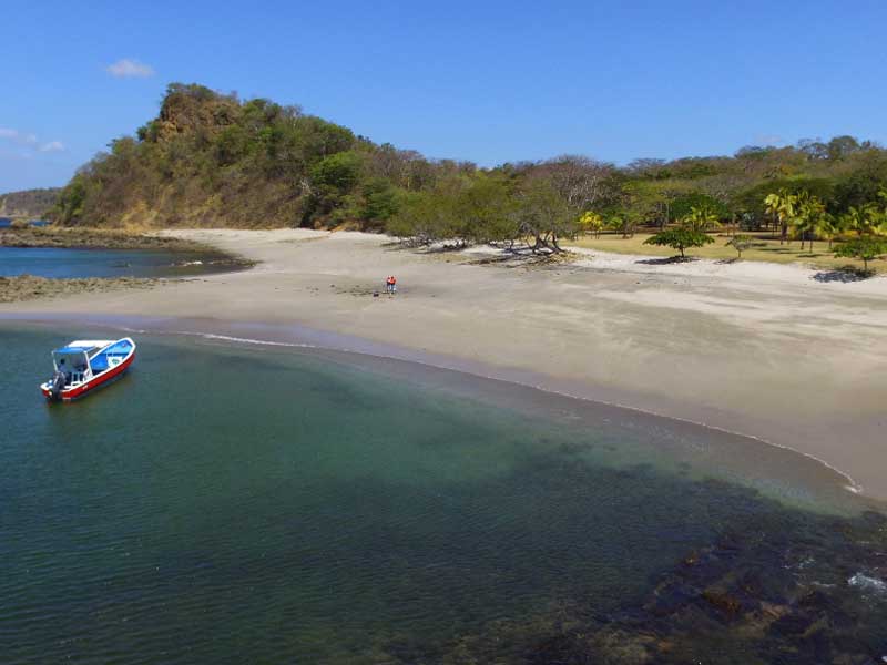 Une photo d’une plage.