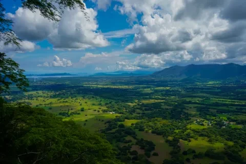 Magnifique vue aérienne des montagnes du Costa Rica dans le parc national de Barra Honda