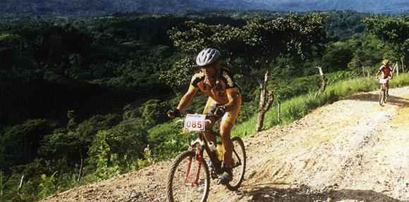Course cycliste en montée