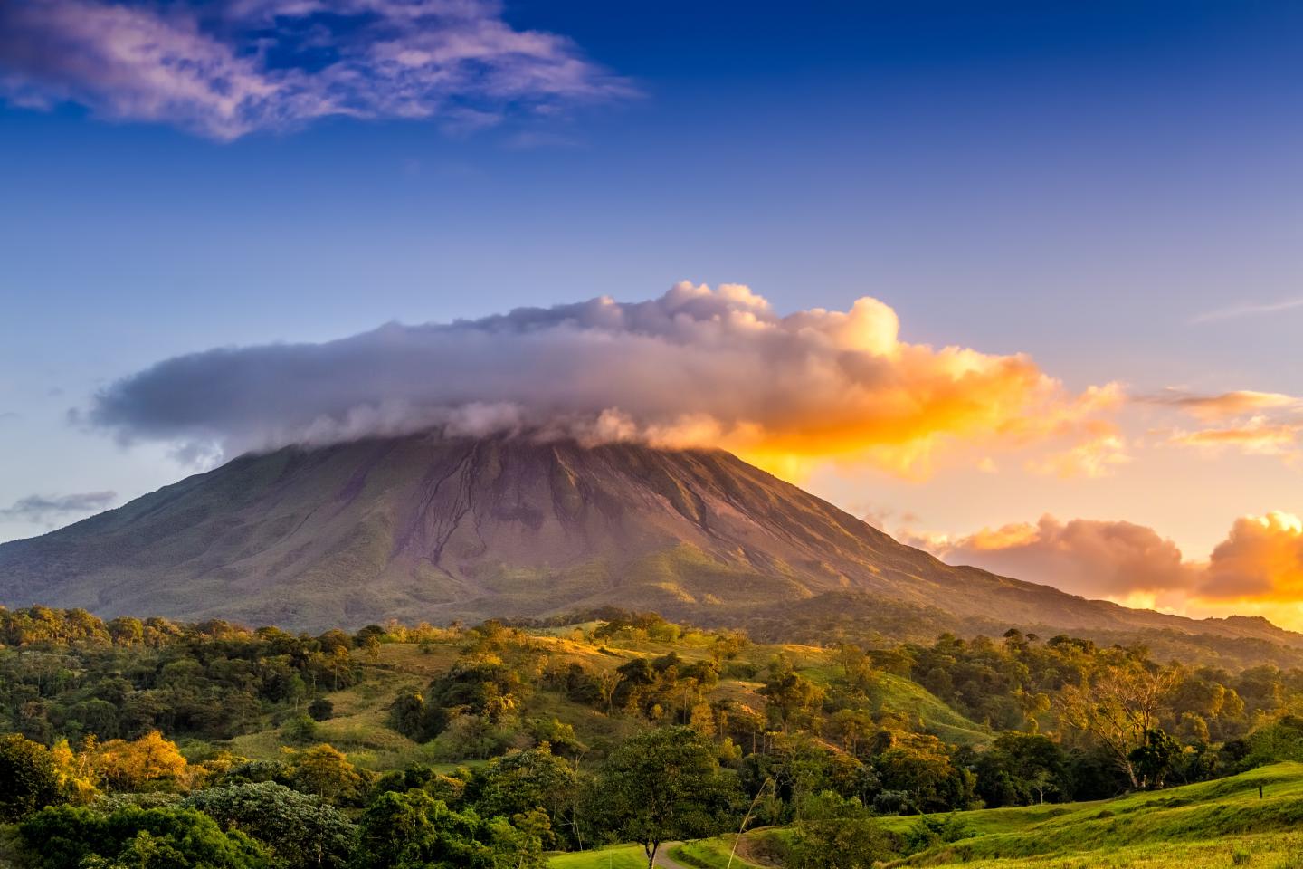 Volcan Arenal sous les nuages