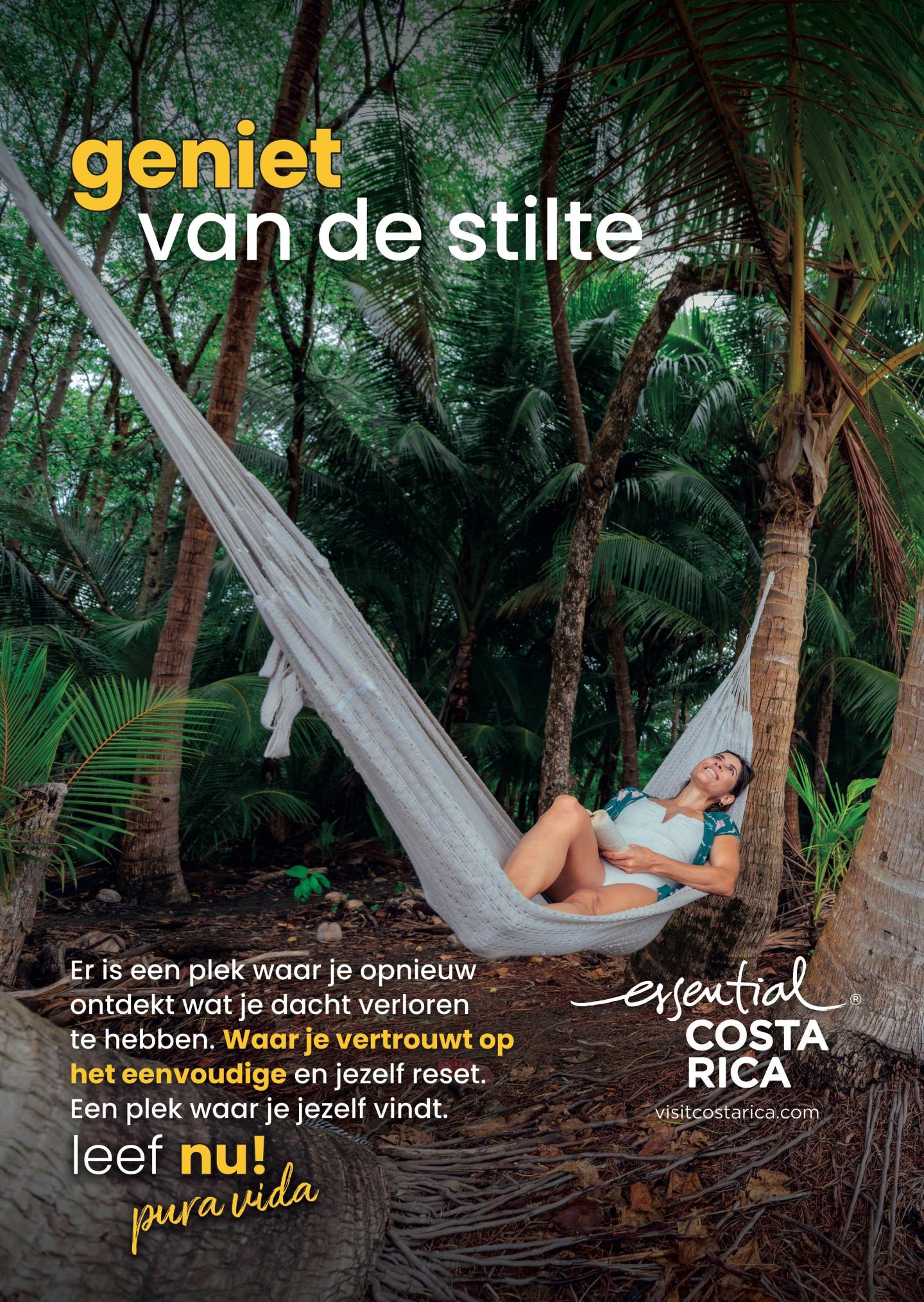 Advertentie met foto van een vrouw die ontspant in een hangmat tussen palmbomen in een tropische omgeving. Kop : « géniet van de stilte ». Logo : « esencial Costa Rica", visitcostarica.com.